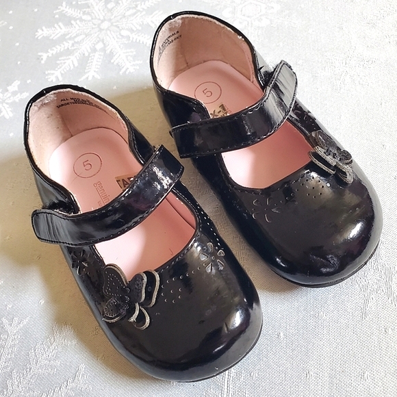 OshKosh B'gosh Other - OshKosh Genuine Kids Black Hook Loop Closure Shoes Baby Girl Size 5